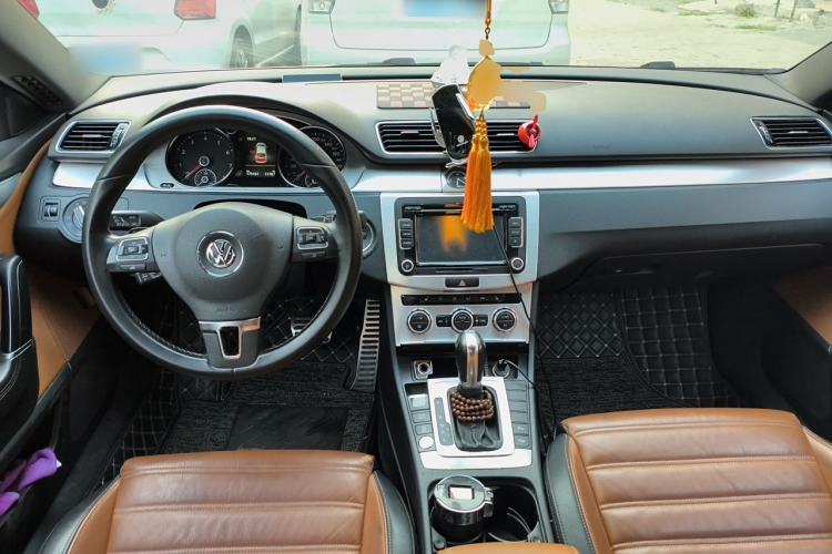 Used Volkswagen FAW-Volkswagen CC 2015 1.8TSI Luxury Model Center Console