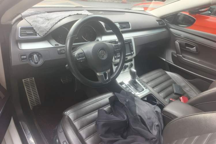 Used Volkswagen FAW-Volkswagen CC 2015 2.0 TSI Ultimate Model Center Console