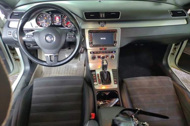 Used Volkswagen FAW-Volkswagen CC 2015 1.8TSI Luxury Model Center Console