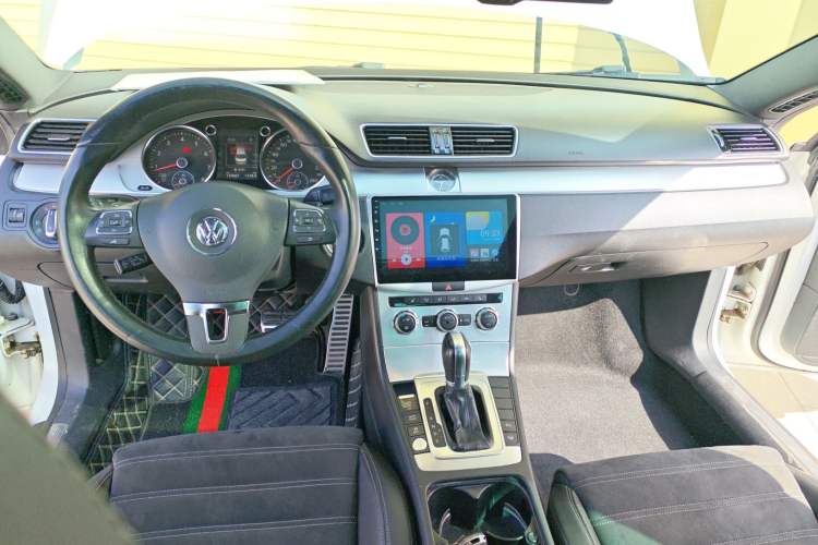 Used Volkswagen FAW-Volkswagen CC 2015 1.8TSI Luxury Model Center Console