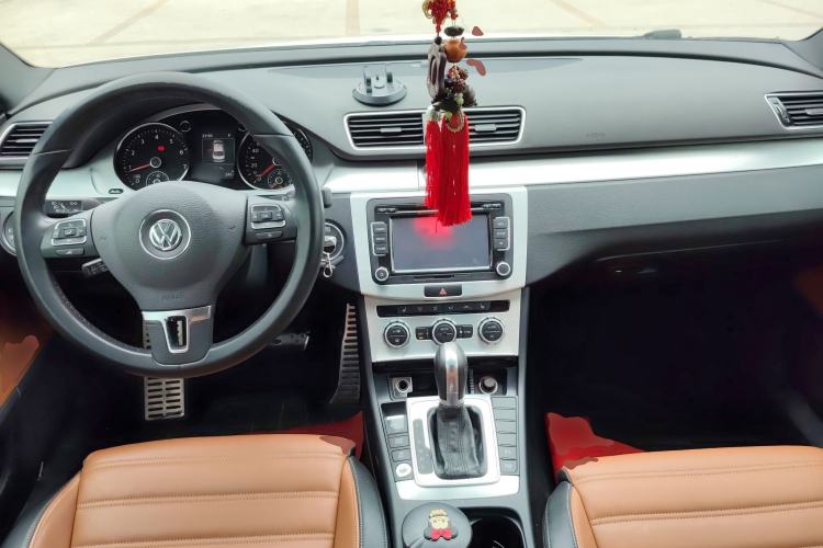 Used Volkswagen FAW-Volkswagen CC 2015 1.8TSI Luxury Model Center Console
