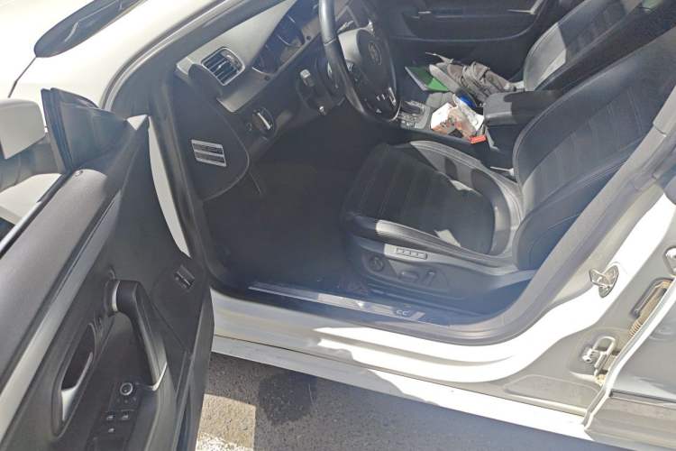 Used Volkswagen FAW-Volkswagen CC 2015 2.0 TSI Luxury Model Driver Seat