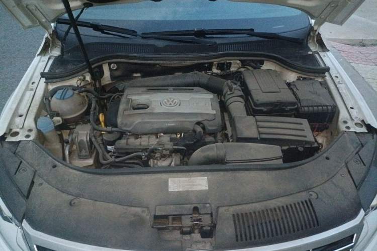 Used Volkswagen FAW-Volkswagen CC 2015 1.8TSI Luxury Model Engine Bay