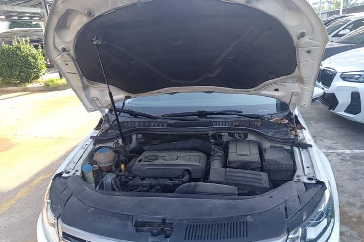 Used Volkswagen FAW-Volkswagen CC 2015 2.0 TSI Luxury Model Engine Bay