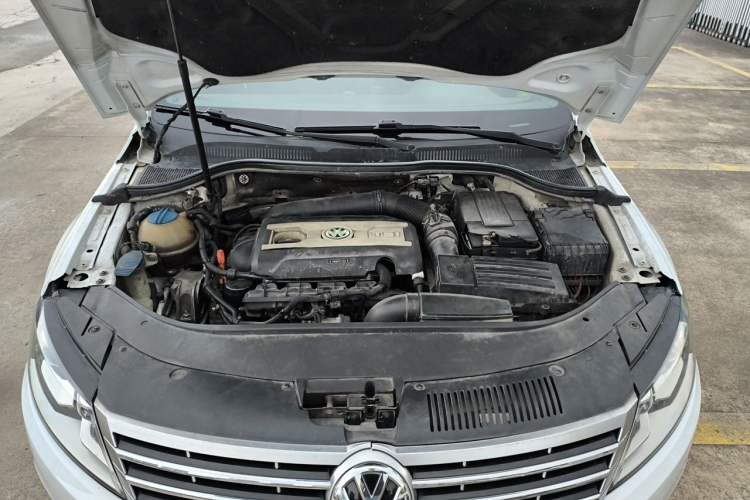 Used Volkswagen FAW-Volkswagen CC 2015 2.0 TSI Luxury Model Engine Bay