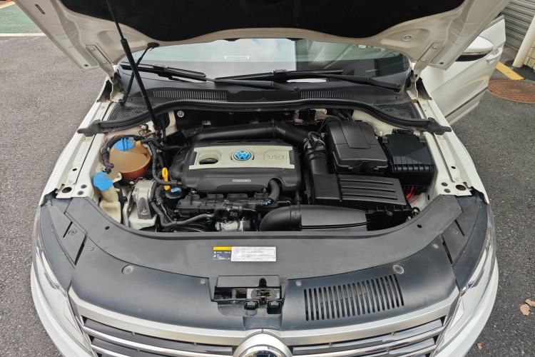 Used Volkswagen FAW-Volkswagen CC 2015 1.8TSI Prestige Model Engine Bay