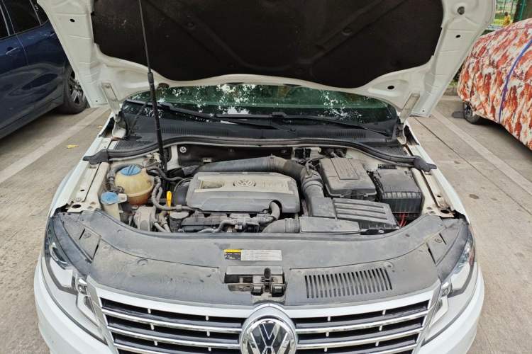 Used Volkswagen FAW-Volkswagen CC 2015 1.8TSI Luxury Model Engine Bay