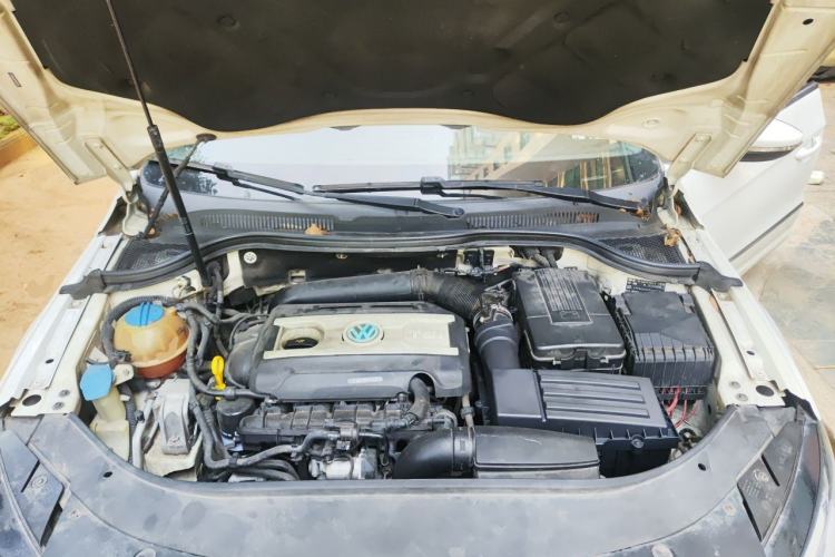 Used Volkswagen FAW-Volkswagen CC 2015 1.8TSI Luxury Model Engine Bay
