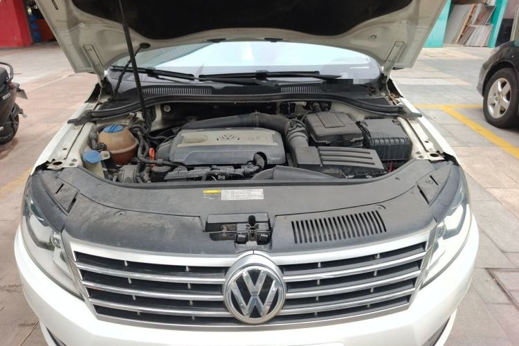 Used Volkswagen FAW-Volkswagen CC 2015 1.8TSI Luxury Model Engine Bay