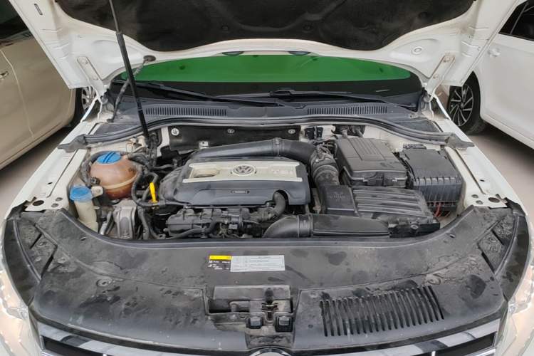 Used Volkswagen FAW-Volkswagen CC 2015 1.8TSI Prestige Model Engine Bay