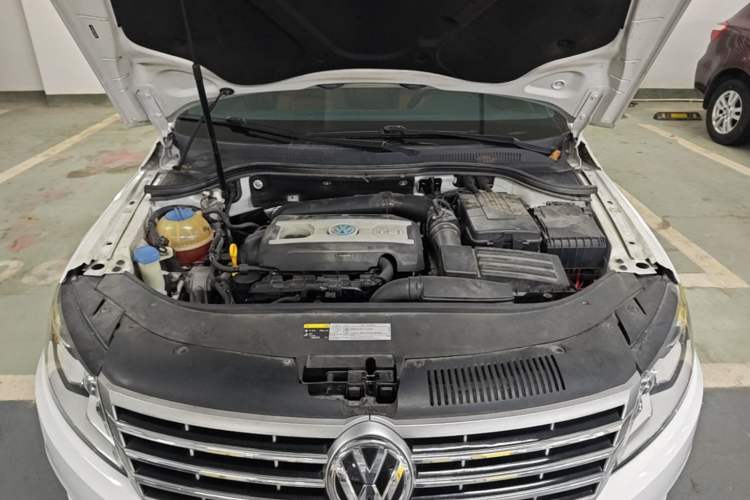 Used Volkswagen FAW-Volkswagen CC 2015 1.8TSI Luxury Model Engine Bay