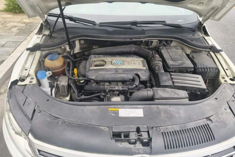 Used Volkswagen FAW-Volkswagen CC 2015 2.0 TSI Luxury Model Engine Bay