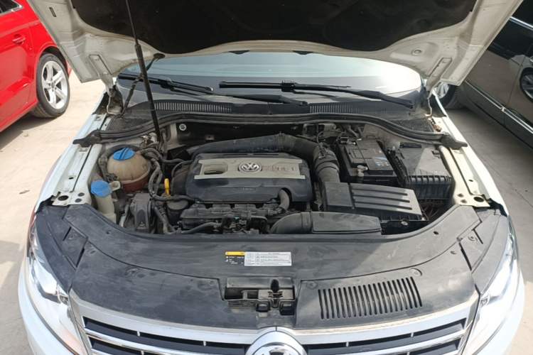 Used Volkswagen FAW-Volkswagen CC 2015 1.8TSI Prestige Model Engine Bay