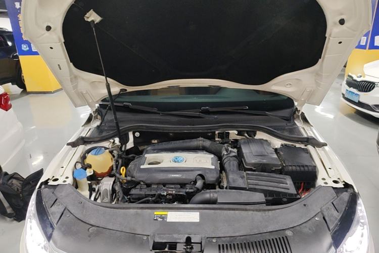 Used Volkswagen FAW-Volkswagen CC 2015 1.8TSI Luxury Model Engine Bay