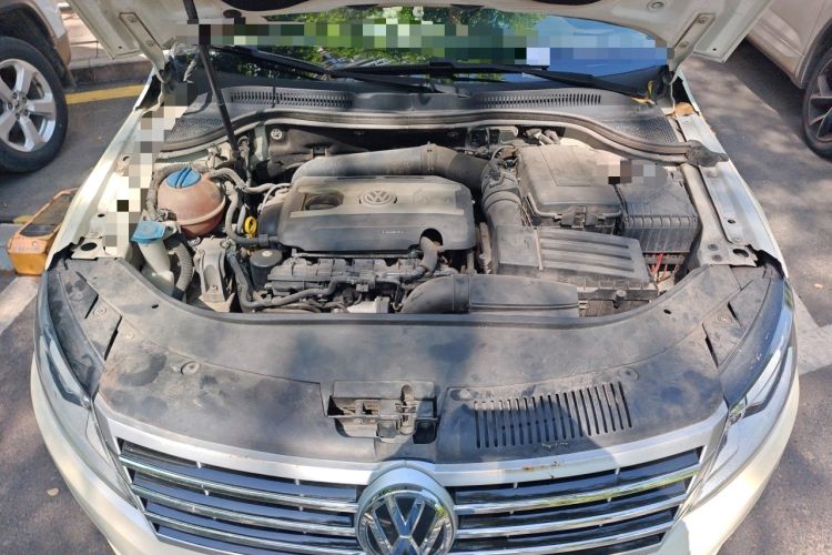 Used Volkswagen FAW-Volkswagen CC 2015 1.8TSI Luxury Model Engine Bay