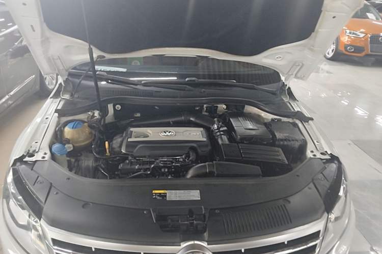 Used Volkswagen FAW-Volkswagen CC 2015 2.0 TSI Luxury Model Engine Bay