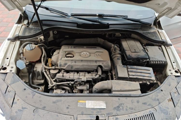Used Volkswagen FAW-Volkswagen CC 2015 2.0 TSI Luxury Model Engine Bay