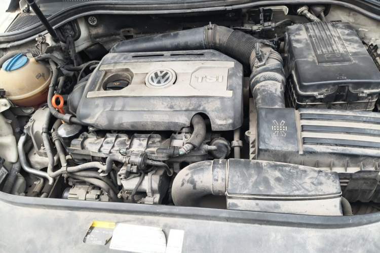 Used Volkswagen FAW-Volkswagen CC 2015 1.8TSI Luxury Model Engine Bay