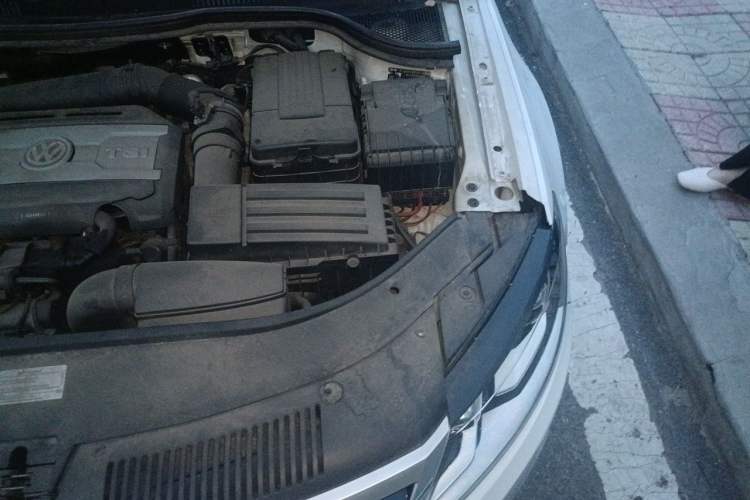 Used Volkswagen FAW-Volkswagen CC 2015 1.8TSI Luxury Model Engine Bay Left