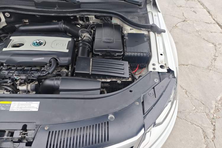 Used Volkswagen FAW-Volkswagen CC 2015 1.8TSI Luxury Model Engine Bay Left