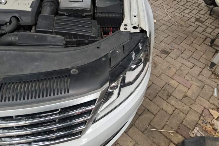 Used Volkswagen FAW-Volkswagen CC 2015 1.8TSI Luxury Model Engine Bay Left