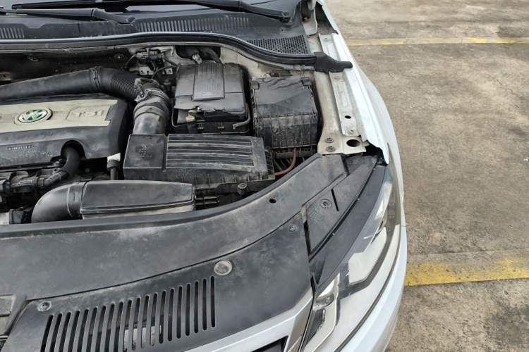 Used Volkswagen FAW-Volkswagen CC 2015 2.0 TSI Luxury Model Engine Bay Left