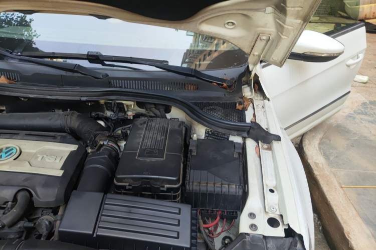 Used Volkswagen FAW-Volkswagen CC 2015 1.8TSI Luxury Model Engine Bay Left