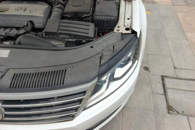 Used Volkswagen FAW-Volkswagen CC 2015 1.8TSI Luxury Model Engine Bay Left