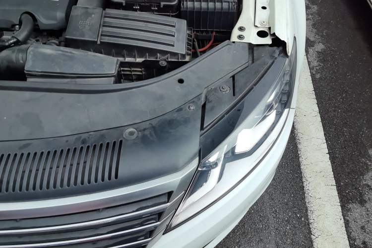 Used Volkswagen FAW-Volkswagen CC 2015 1.8TSI Luxury Model Engine Bay Left