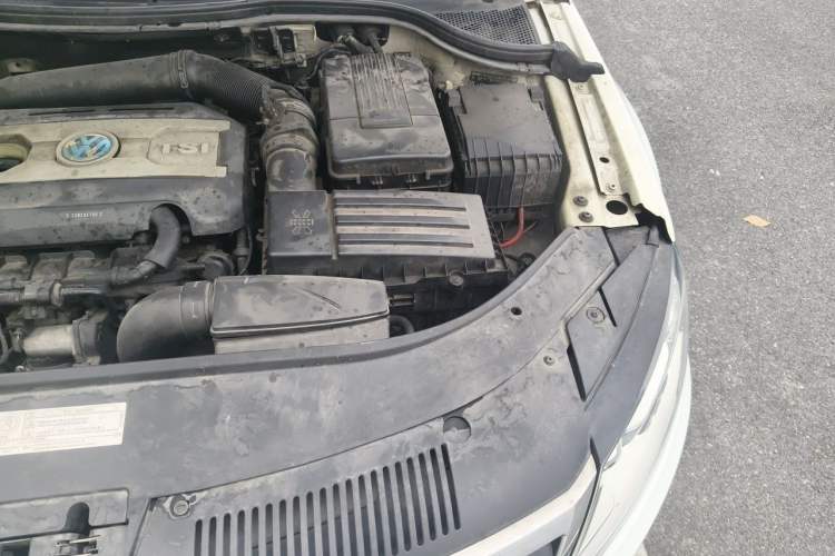 Used Volkswagen FAW-Volkswagen CC 2015 2.0 TSI Luxury Model Engine Bay Left