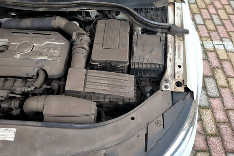 Used Volkswagen FAW-Volkswagen CC 2015 1.8TSI Prestige Model Engine Bay Left