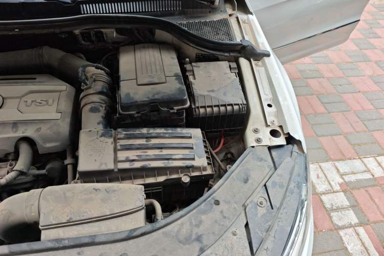 Used Volkswagen FAW-Volkswagen CC 2015 2.0 TSI Luxury Model Engine Bay Left