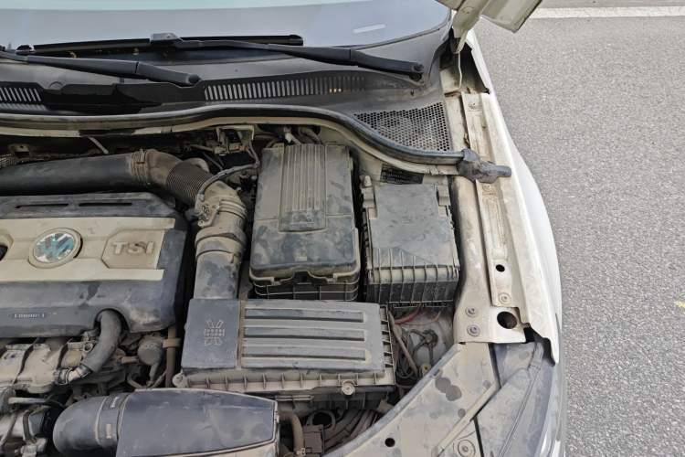 Used Volkswagen FAW-Volkswagen CC 2015 1.8TSI Prestige Model Engine Bay Left