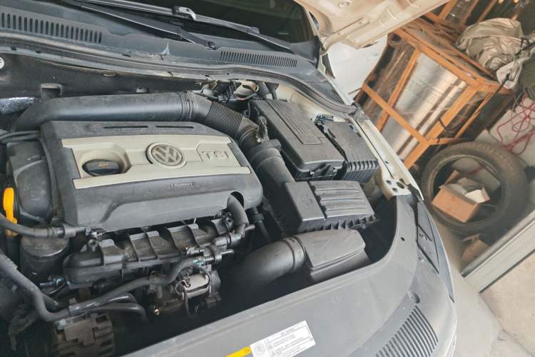 Used Volkswagen FAW-Volkswagen CC 2015 2.0 TSI Luxury Model Engine Bay Left