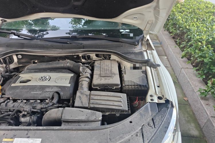 Used Volkswagen FAW-Volkswagen CC 2015 1.8TSI Prestige Model Engine Bay Left