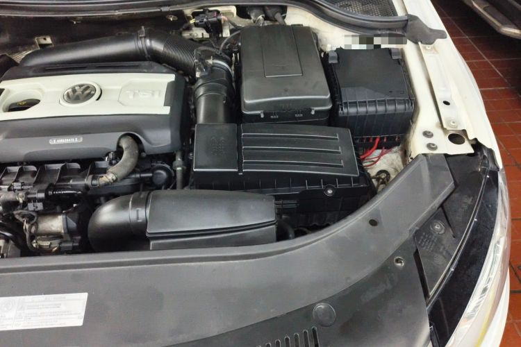 Used Volkswagen FAW-Volkswagen CC 2015 2.0 TSI Luxury Model Engine Bay Left