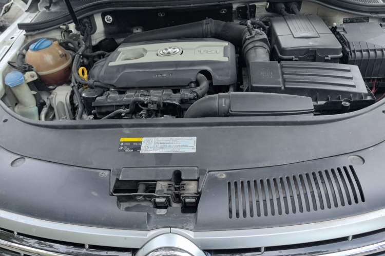 Used Volkswagen FAW-Volkswagen CC 2015 1.8TSI Luxury Model Engine Bay