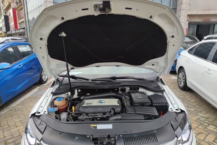 Used Volkswagen FAW-Volkswagen CC 2015 1.8TSI Luxury Model Engine Bay