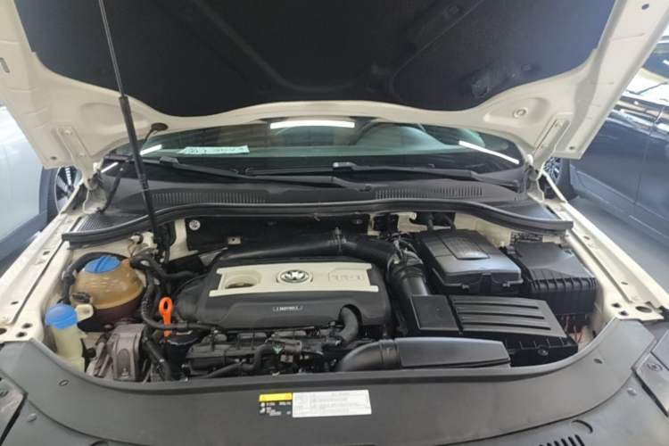 Used Volkswagen FAW-Volkswagen CC 2015 1.8TSI Luxury Model Engine Bay