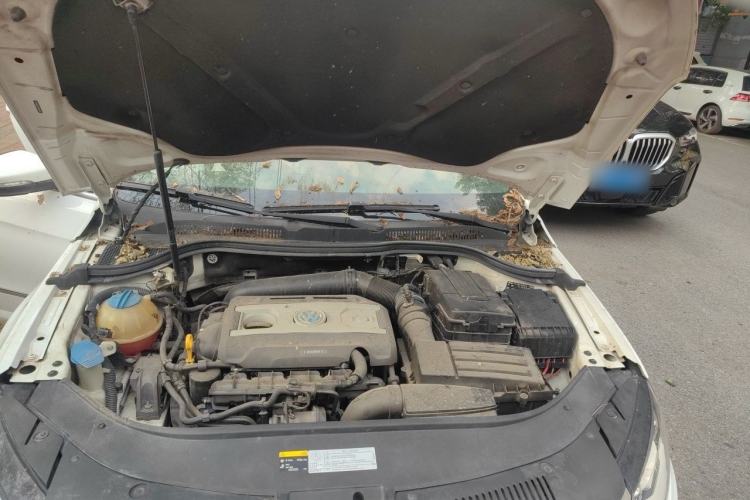 Used Volkswagen FAW-Volkswagen CC 2015 1.8TSI Luxury Model Engine Bay