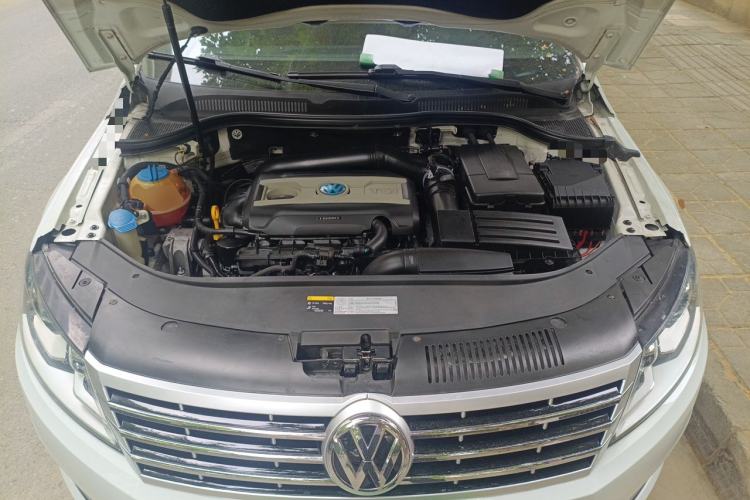 Used Volkswagen FAW-Volkswagen CC 2015 1.8TSI Luxury Model Engine Bay