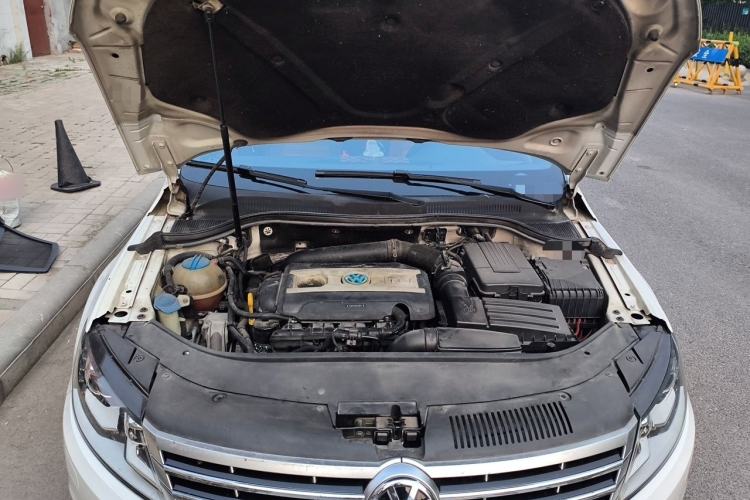 Used Volkswagen FAW-Volkswagen CC 2015 1.8TSI Luxury Model Engine Bay