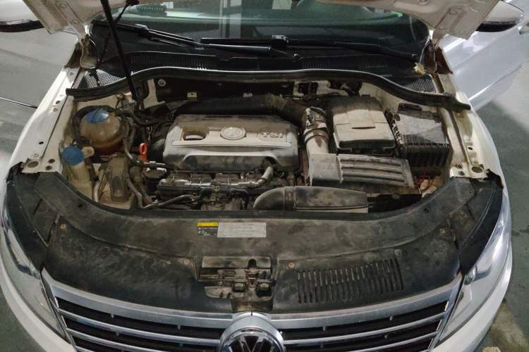 Used Volkswagen FAW-Volkswagen CC 2015 1.8TSI Luxury Model Engine Bay