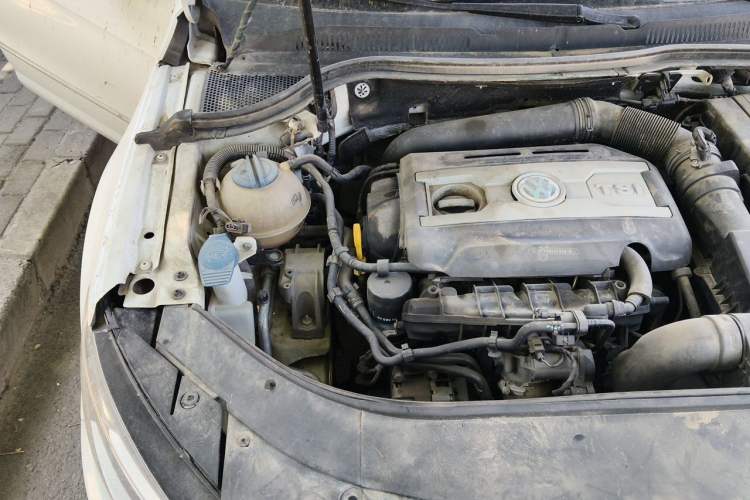 Used Volkswagen FAW-Volkswagen CC 2015 2.0 TSI Ultimate Model Engine Bay Right