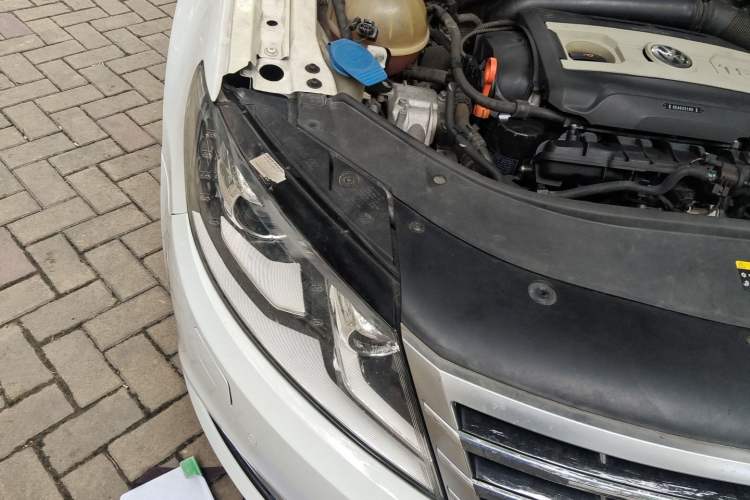 Used Volkswagen FAW-Volkswagen CC 2015 1.8TSI Luxury Model Engine Bay Right