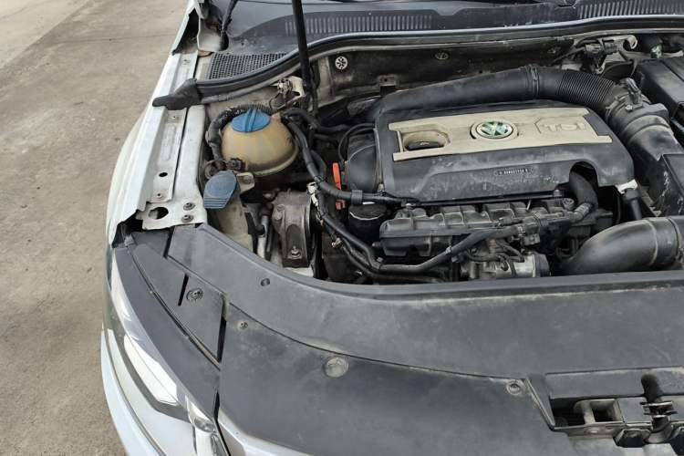 Used Volkswagen FAW-Volkswagen CC 2015 2.0 TSI Luxury Model Engine Bay Right