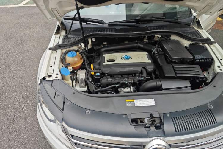 Used Volkswagen FAW-Volkswagen CC 2015 1.8TSI Prestige Model Engine Bay Right