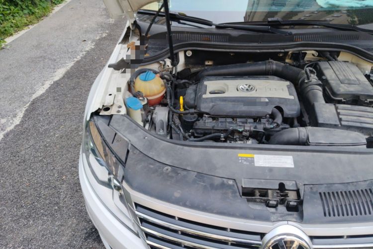 Used Volkswagen FAW-Volkswagen CC 2015 1.8TSI Luxury Model Engine Bay Right