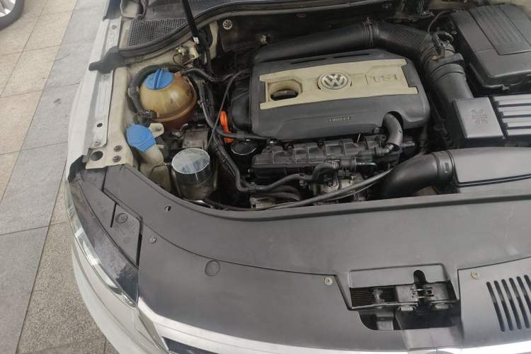 Used Volkswagen FAW-Volkswagen CC 2015 1.8TSI Luxury Model Engine Bay Right