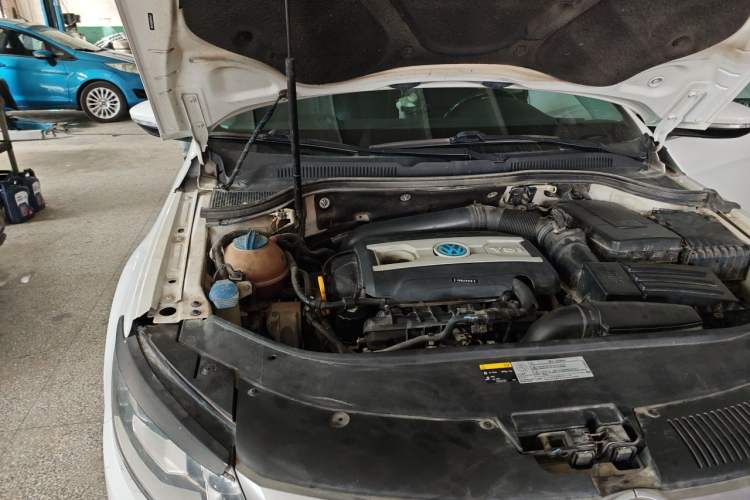 Used Volkswagen FAW-Volkswagen CC 2015 2.0 TSI Ultimate Model Engine Bay Right